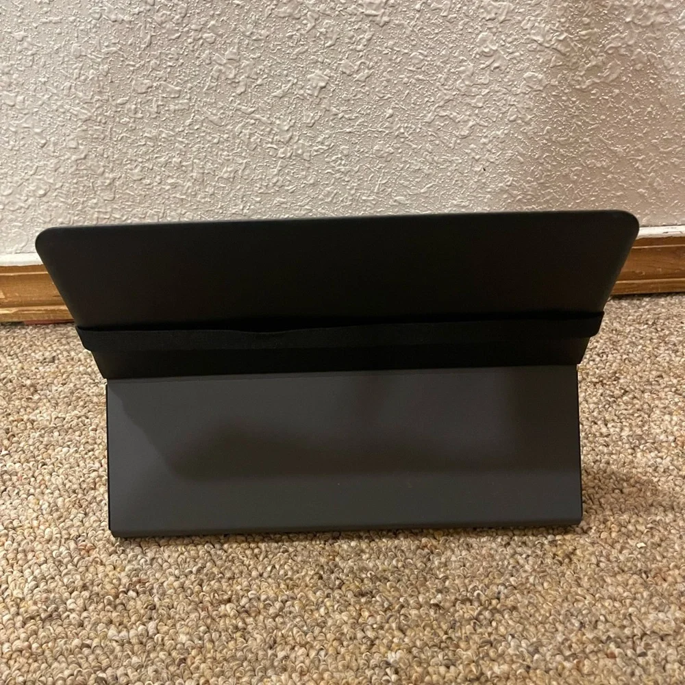 Logitech Universal Folio‎ for iPad or tablet Detachable keyboard. Plz Read